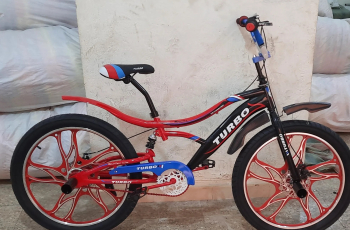 دراجة فريستايل مقاس 24 فى 300 صينى فرامل ديسك مساعد وسط رفرف خلفى حديد جديدة