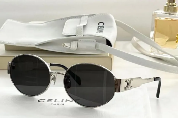 نظارات سيلين متوفرة مع ملحقاتها بالونين الفضي والذهبي