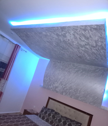 عامل حر مستعد للعمل واسعاد صاحبه