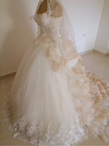 فساتين سهرة و أعراس للإيجار 