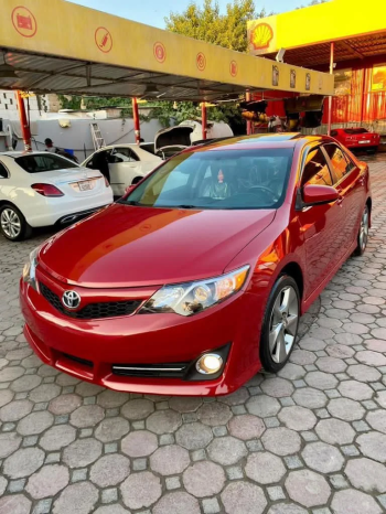 تويوتا كامري للبيع في منطقة نجران السعودية