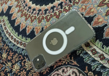  ايفون 11 نضيف جدًا الشاشه اصليه كل شي اصلي بطاريه 100‎%‎