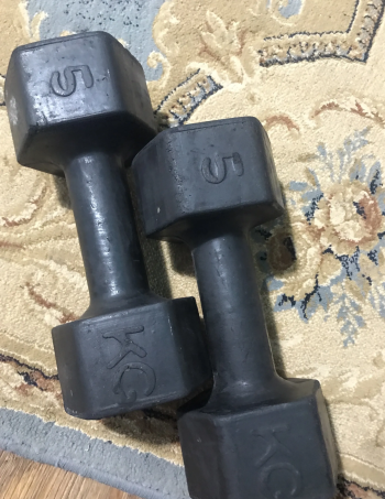 2 دامبل 5 كيلو حاله جيده بدون استخدام