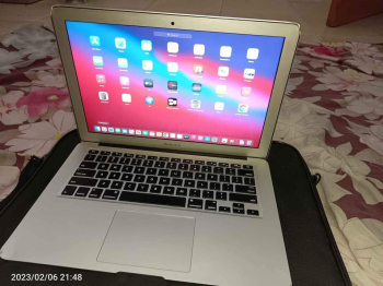 MacBook Air display 13.3 Core i5 4 GB ram 128 SSD