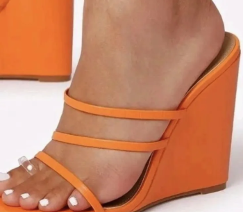 Casual sandals and slippers