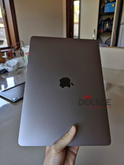 Apple Macbook Pro 13-inch, 2017 Model, 2 Thunderbolt 3 port, 128 ssd