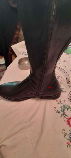 Long black boot. Size 41 Egyptian.