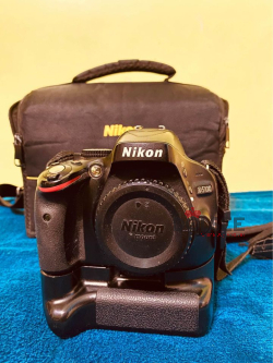 Camera Nikon D5100 with 2 lenses (55-300mm VR, 18-55mm VR) and speedlite