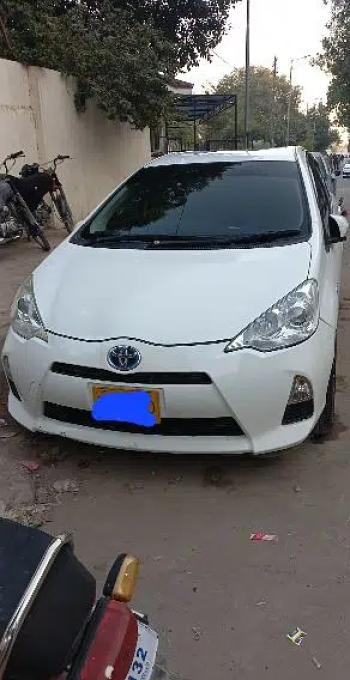 Toyota Aqua 2014 model 2018 registered