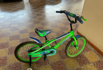 دراجة هوائية مستعملة.. عدد 2 دراجة رياضية للأطفال مستعمله استعمال خفيف جدا