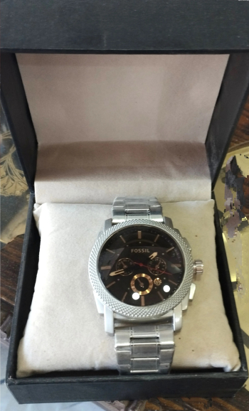 ساعه يد رجالي جديده معها علبيتها فرست كوبي صيني