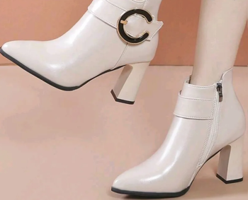 كعب بجميع المقاسات والموديلات، Heels of all sizes and models