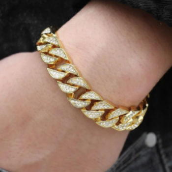 Get the Ultimate Miami Look with the Cuban Chain Bracelet for Men in Gold and Silver!