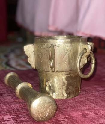 مهراز نحاسي أصلي عمره أكثر من 200 سنة ، نوعه من نحاس الخالص مهراز سداسي أصلي حر.