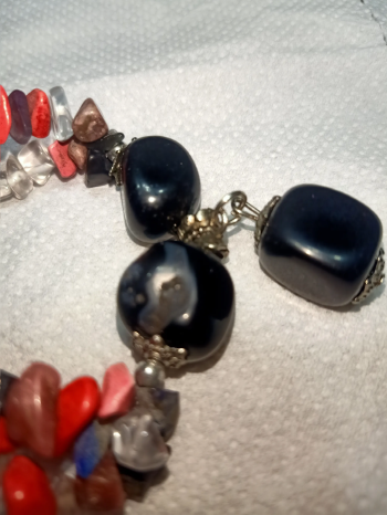 عقد من العقيق الاسود النادر