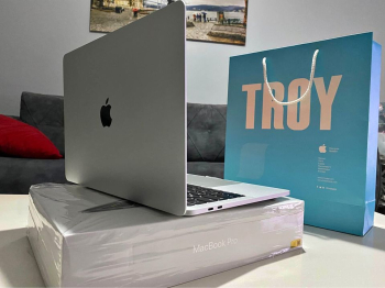 BOXED BIDDING MACBOOK PRO 2017 TOUCHBAR