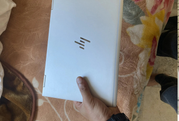 لاب توب hp للبيع تاتش سعره الاصلي24000 انا ببيعه 12000لظروف