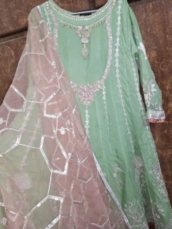 branded dress sell in half price