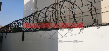 Razor Wire/ Electric Fence/ Barbed Wire/ Chain Link Fence/ Hesco Bags