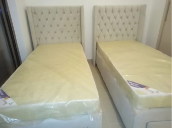  Queen Size Bed 