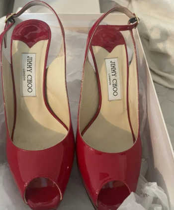 احذيه وشنط اصليه جديد ومستعمل مره واحد باسعار مخفضه