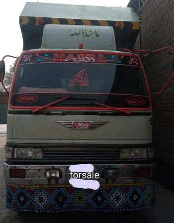 HINO 7D ( 32 FEET CONTAINER ) FOR SALE