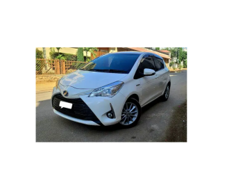 Toyota vitz F smile 2018 model 2022 pearl white hybird