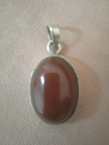 عليقة عقيق أحمر في إطار فضة عيار 950