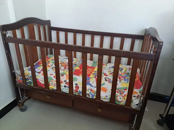 baby cot