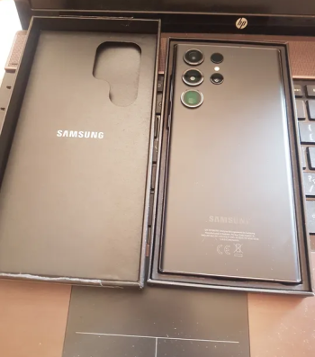 للبيع سامسونج جلاكسي s 23 ultra 256 12 جديد تم فتحه لتجربه فقط مع ضمان عام مع الشاشه