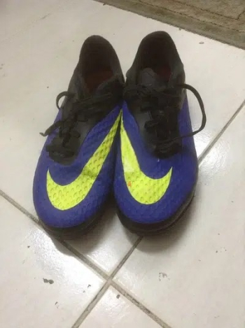 أحذية متنوعة