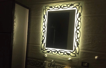 مرايات مضيئة