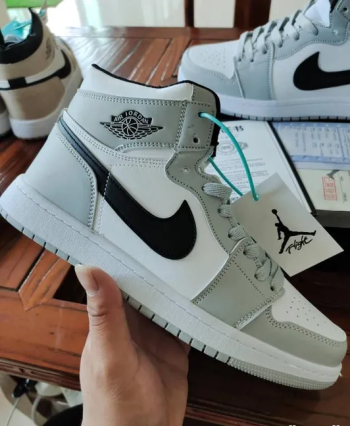 شوزات سبورت فيتنامية