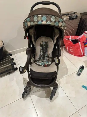 عربة اطفال جراكو بحالة ممتازة
